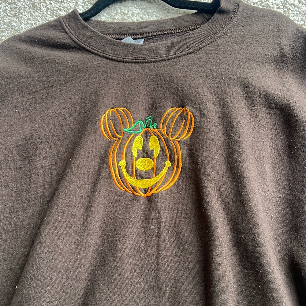 Halloween Mickey pumpkin brown crewneck